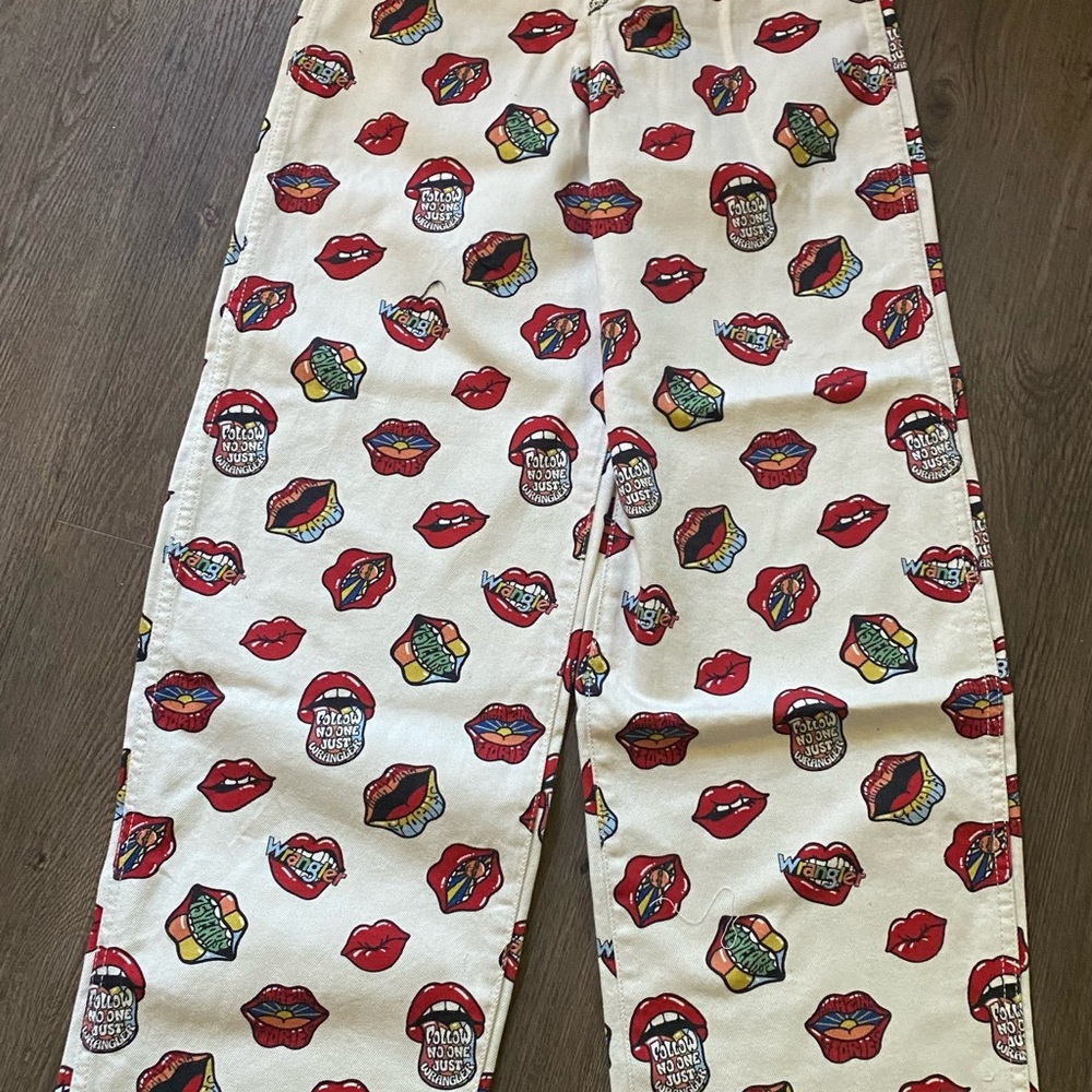 Wrangler Barrel 652 high rise read my lips Rolling Stones jeans. Size 30x31 - Picture 4 of 7